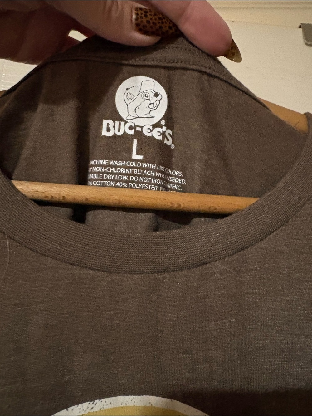 NWOT - Buc-ee’s- Brown Graphic Tee with Retro Mascot Patch - Picture 3 of 3